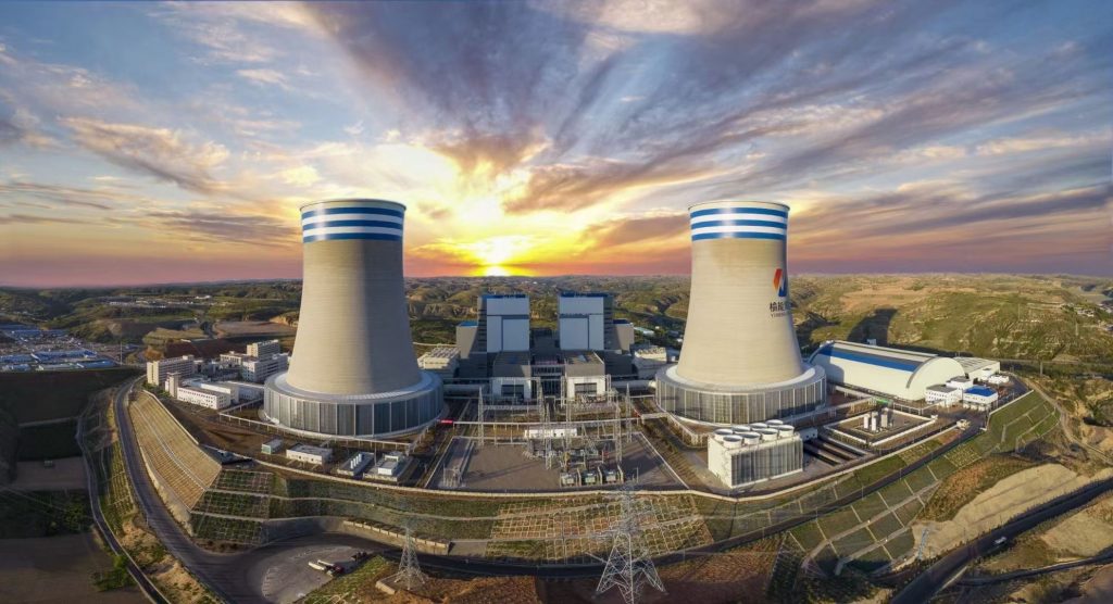 Indirect dry cooling tower installation, suited for large capacity condensing units